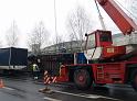 LKW Anhaenger umgekippt Koeln Niehl Geestemuenderstr Industriestr P25